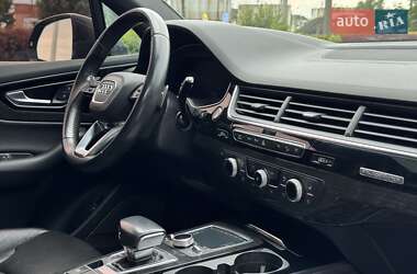 Позашляховик / Кросовер Audi Q7 2017 в 