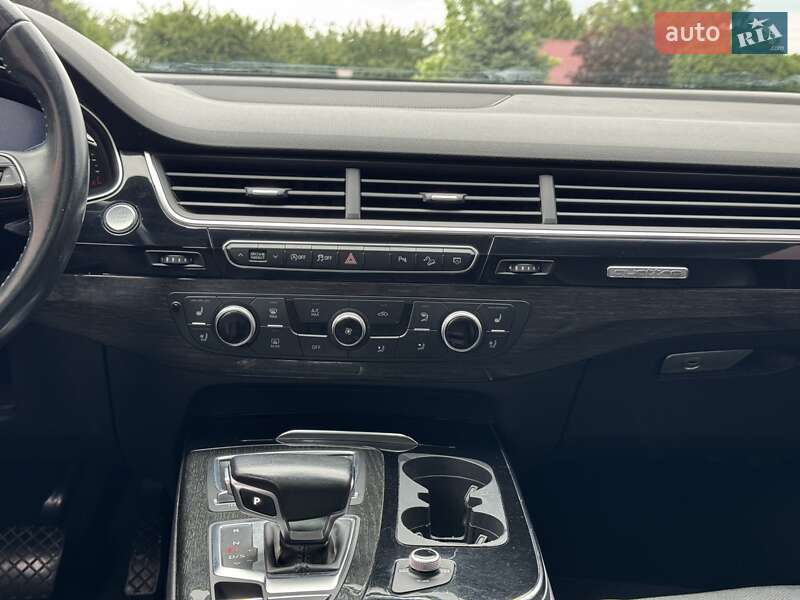 Внедорожник / Кроссовер Audi Q7 2017 в Киеве