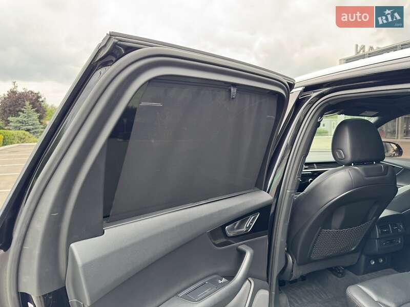 Внедорожник / Кроссовер Audi Q7 2017 в Киеве