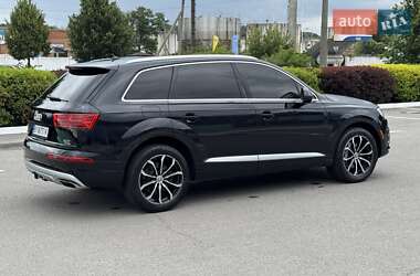 Позашляховик / Кросовер Audi Q7 2017 в 