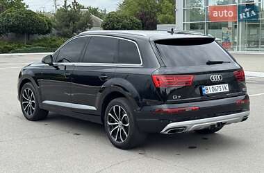 Позашляховик / Кросовер Audi Q7 2017 в 
