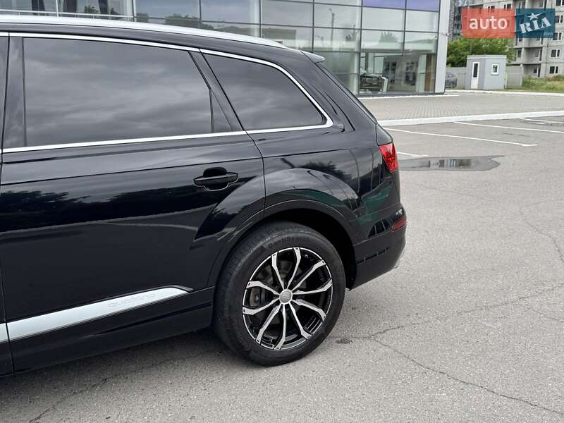 Внедорожник / Кроссовер Audi Q7 2017 в Киеве