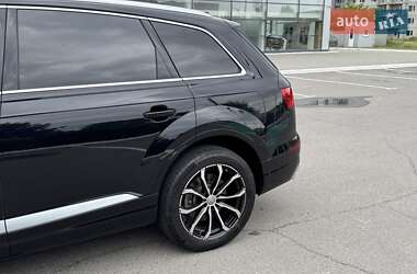 Позашляховик / Кросовер Audi Q7 2017 в 