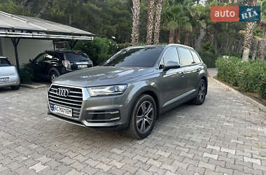 Внедорожник / Кроссовер Audi Q7 2016 в 