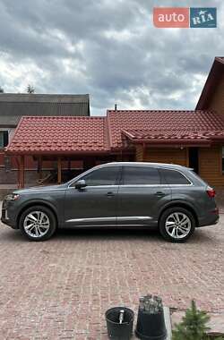 Внедорожник / Кроссовер Audi Q7 2020 в 