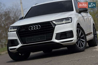 Внедорожник / Кроссовер Audi Q7 2017 в 