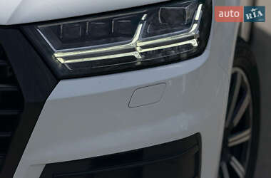 Внедорожник / Кроссовер Audi Q7 2017 в 