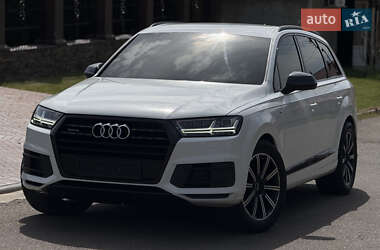 Внедорожник / Кроссовер Audi Q7 2017 в 