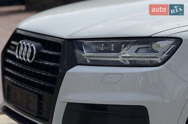 Внедорожник / Кроссовер Audi Q7 2017 в 