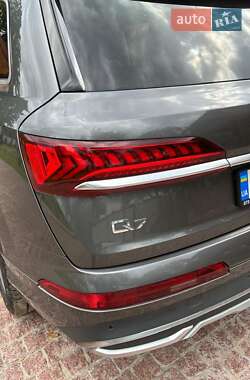 Внедорожник / Кроссовер Audi Q7 2020 в 