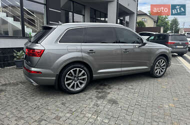Внедорожник / Кроссовер Audi Q7 2016 в 