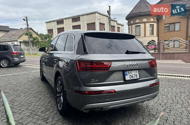 Внедорожник / Кроссовер Audi Q7 2016 в 