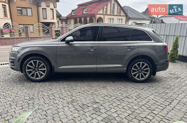 Внедорожник / Кроссовер Audi Q7 2016 в 