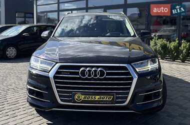 Внедорожник / Кроссовер Audi Q7 2016 в 