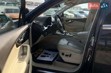 Внедорожник / Кроссовер Audi Q7 2016 в 