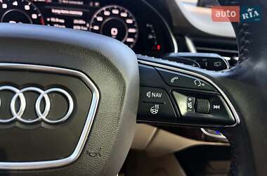 Внедорожник / Кроссовер Audi Q7 2016 в 