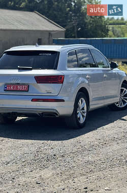 Внедорожник / Кроссовер Audi Q7 2018 в 