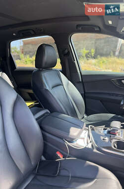 Внедорожник / Кроссовер Audi Q7 2018 в 