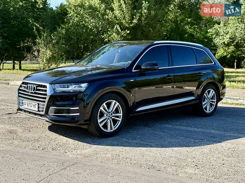 Внедорожник / Кроссовер Audi Q7 2016 в 