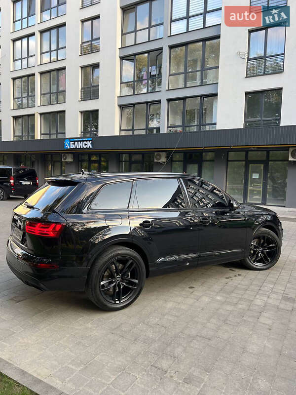 Внедорожник / Кроссовер Audi Q7 2016 в Новояворовске