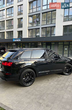 Внедорожник / Кроссовер Audi Q7 2016 в 