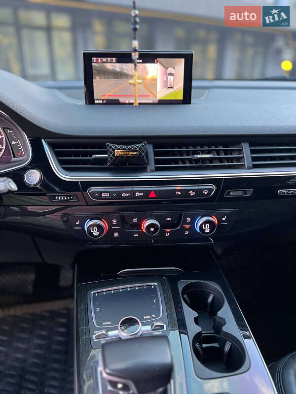 Внедорожник / Кроссовер Audi Q7 2016 в Новояворовске