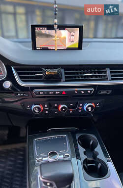 Внедорожник / Кроссовер Audi Q7 2016 в 