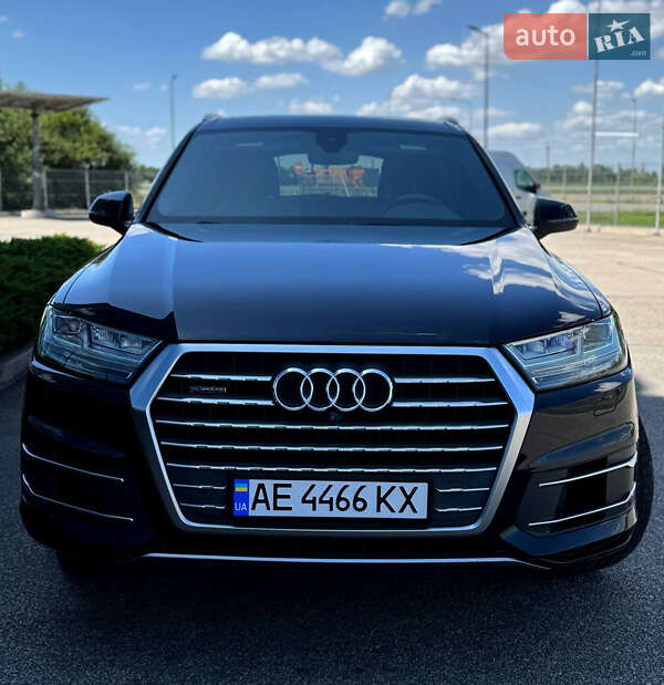 Внедорожник / Кроссовер Audi Q7 2017 в 