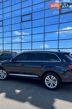 Внедорожник / Кроссовер Audi Q7 2017 в 