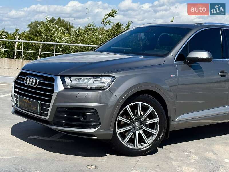 Внедорожник / Кроссовер Audi Q7 2016 в Киеве