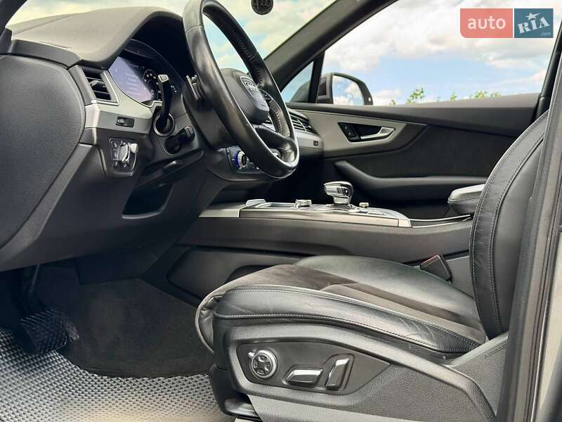 Внедорожник / Кроссовер Audi Q7 2016 в Киеве