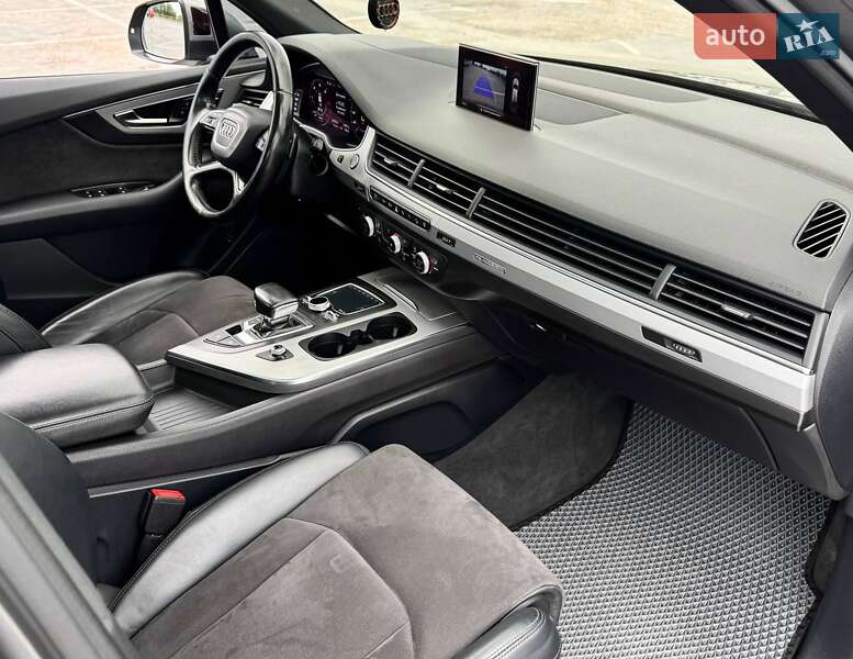 Внедорожник / Кроссовер Audi Q7 2016 в Киеве