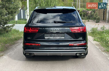 Внедорожник / Кроссовер Audi Q7 2016 в 