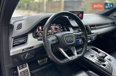Внедорожник / Кроссовер Audi Q7 2016 в 