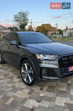 Внедорожник / Кроссовер Audi Q7 2021 в 