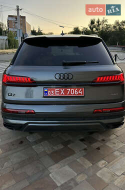 Внедорожник / Кроссовер Audi Q7 2021 в 