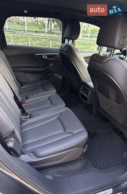 Внедорожник / Кроссовер Audi Q7 2021 в 