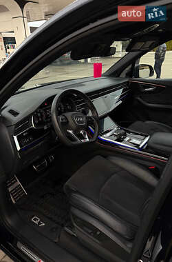 Внедорожник / Кроссовер Audi Q7 2020 в 