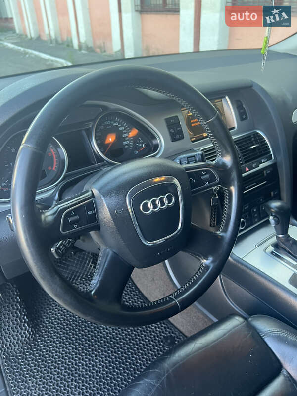 Позашляховик / Кросовер Audi Q7 2010 в Хусті