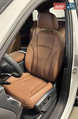 Позашляховик / Кросовер Audi Q7 2024 в 