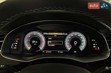 Позашляховик / Кросовер Audi Q7 2024 в 
