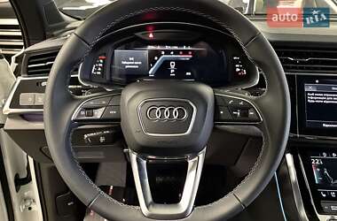 Позашляховик / Кросовер Audi Q7 2024 в 