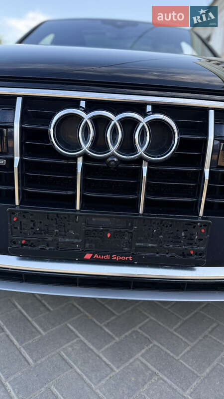 Позашляховик / Кросовер Audi Q7 2020 в Хусті