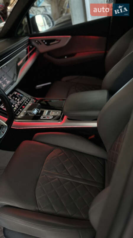 Позашляховик / Кросовер Audi Q7 2020 в Хусті