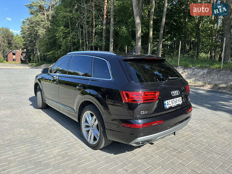 Внедорожник / Кроссовер Audi Q7 2017 в Луцке