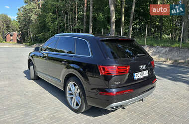 Внедорожник / Кроссовер Audi Q7 2017 в 
