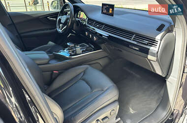 Внедорожник / Кроссовер Audi Q7 2017 в 