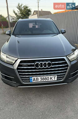 Внедорожник / Кроссовер Audi Q7 2016 в 