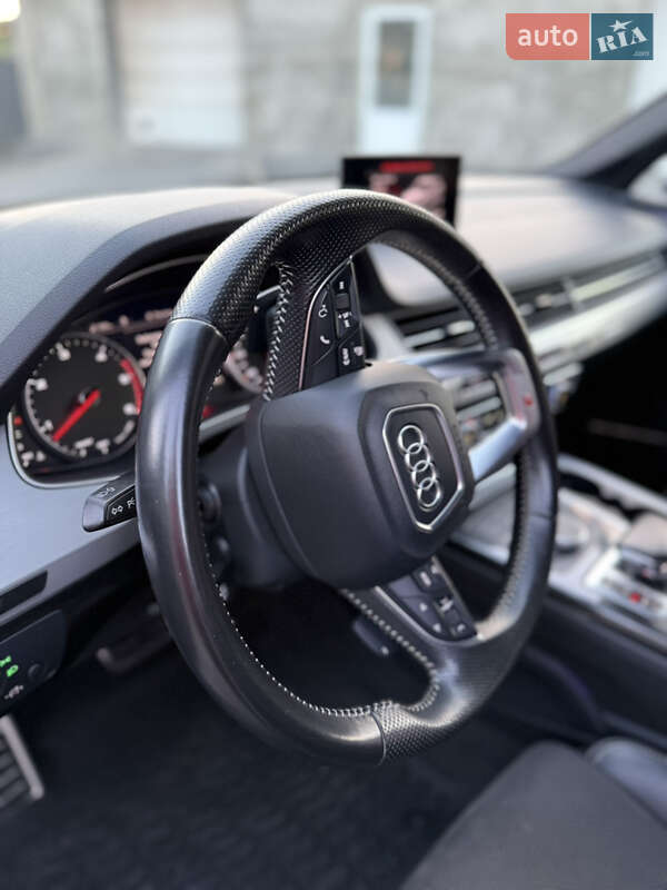 Внедорожник / Кроссовер Audi Q7 2016 в Баре