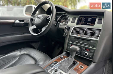Позашляховик / Кросовер Audi Q7 2012 в 